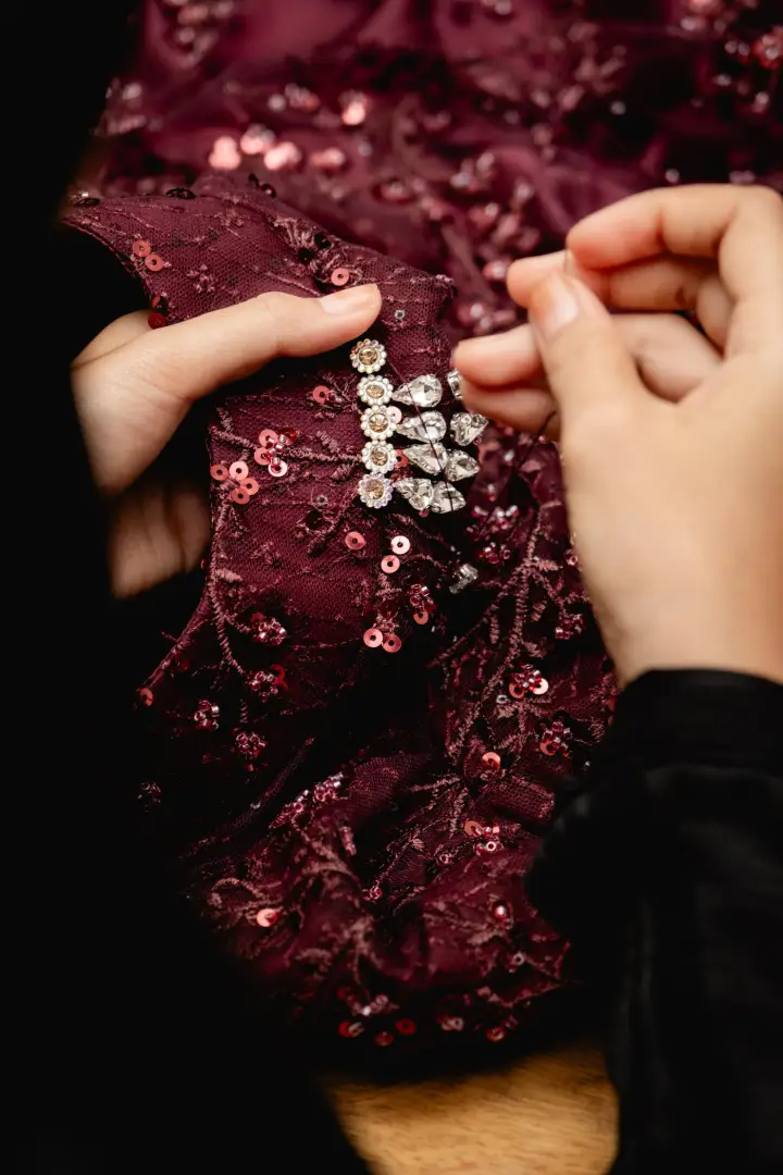 Detail pengerjaan embellishment pada koleksi The Bridal